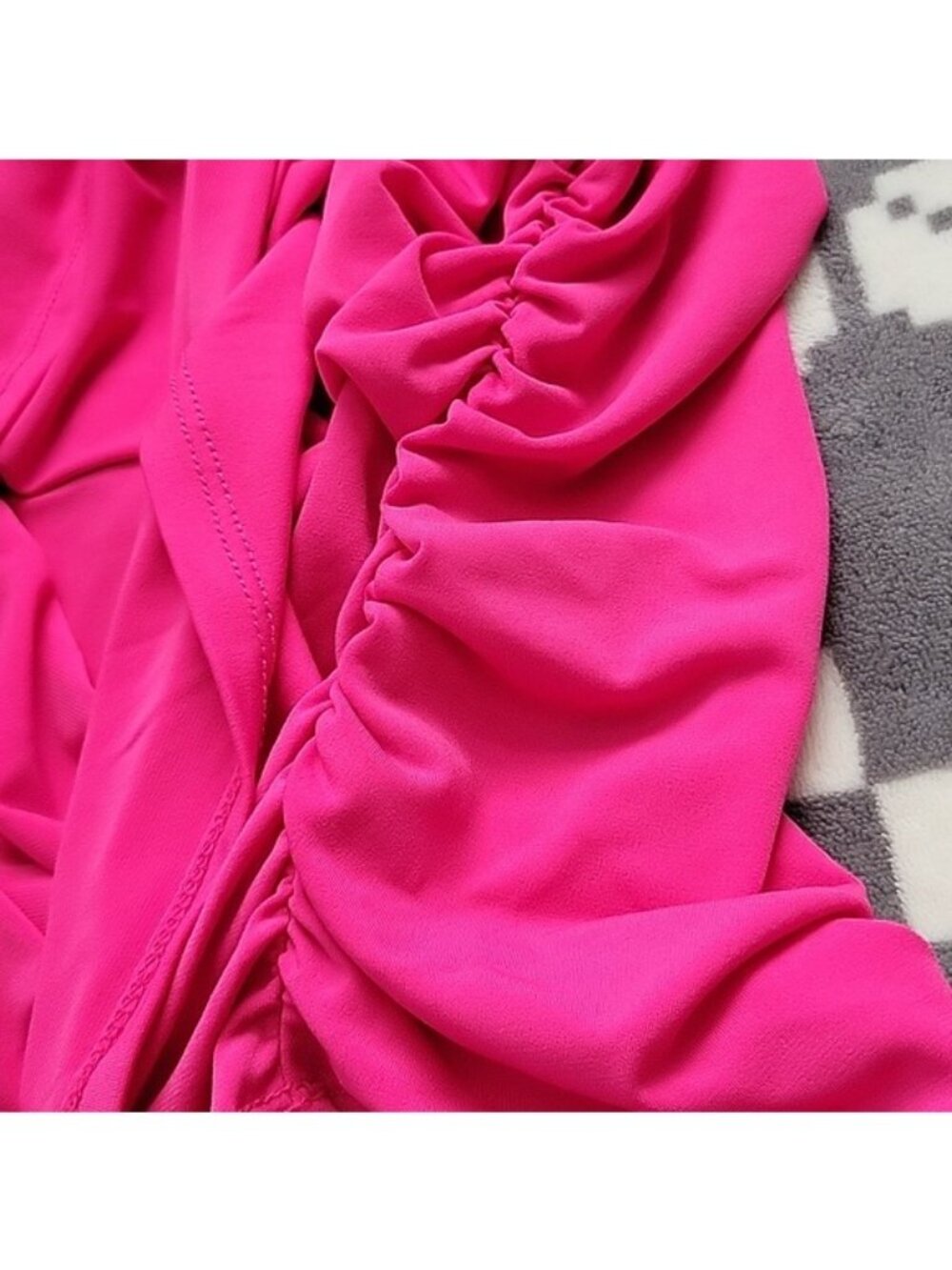 Torrid Hot Pink Knot Front Sweetheart Neckline Riched Sides Tank Top Size 3 - Picture 8 of 8